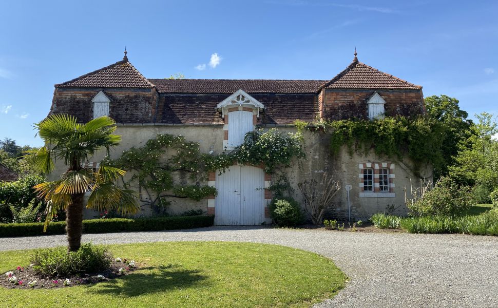Beautifully Renovated Maison de Maitre With Large Barns In Landscaped Grounds